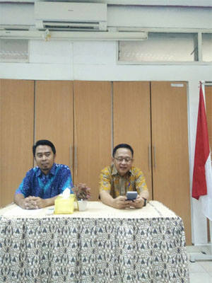 Drh Huda S Darusman, MSi, PhD dan Dr Ir Entang Iskandar, MSi saat memberikan arahan