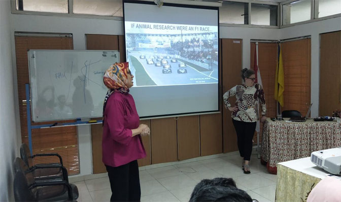 Susan R. Vogel DVM, MSc, DACVS-LA dan Dr. drh. Diah Iskandriati