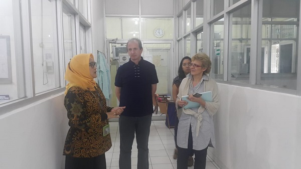 Prof. Elena Cattaneo dan Kedubes Italy berkunjung Ke Lab.Mikrobiologi & Imunologi PSSP